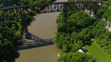 Kentucky 'deki High Bridge demiryolu köprüsünün ve Kentucky Nehri' nin havadan manzarası.