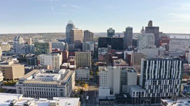 Cincinnati şehir merkezinin hava manzarası kuzeyden ufuk çizgisi