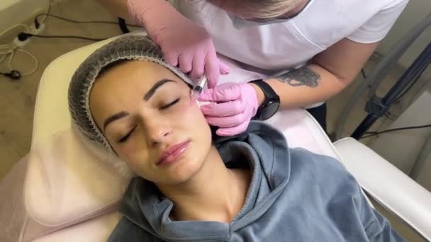 Procedimiento Mesoterapia Facial Salón Belleza Médico Esteticista Hace Inyecciones Piel — Vídeos de Stock