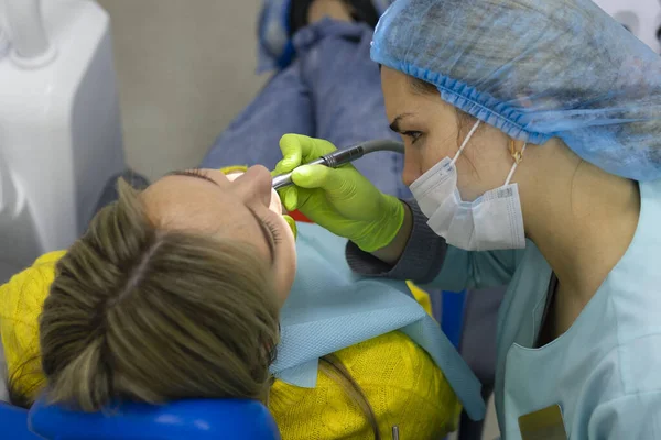 Concepto Salud Dental Boca Femenina Tratamiento Una Clínica Dental — Foto de Stock