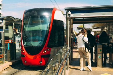  İstanbul, Türkiye 'de tarihi kentte modern tramvay