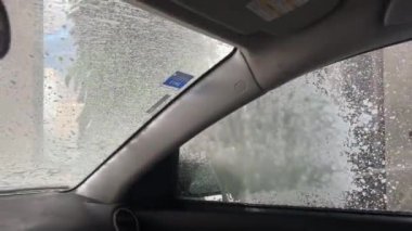 İlk Kişi Otomatik Araba Yıkama Deneyimi Videosu. 