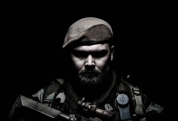 Közelkép Szakállas Kommandós Harcosról Hadsereg Különleges Alakulatának Katonájáról Egy Magán — Stock Fotó