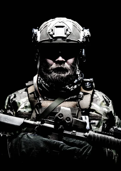 Közeli Alacsony Kulcsú Félhosszú Portré Szakállas Kommandós Harcosról Katonai Különleges — Stock Fotó