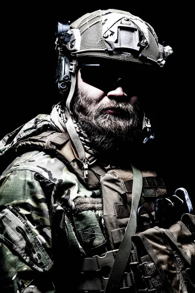 Close Baixo Chave Metade Comprimento Retrato Lutador Comando Barbudo Soldado — Fotografia de Stock