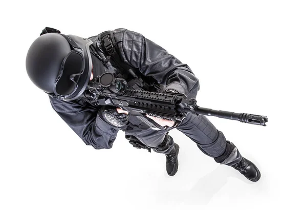 Spec Ops Polizist Swat Schwarzer Uniform Zielte Dienstgewehr Studioschuss Blick — Stockfoto