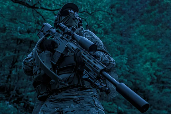 Yeşil Bereliler Amerikan Ordusu Özel Kuvvetler Grubu Keskin Nişancısı Gece — Stok fotoğraf