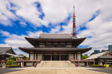 Japonya 'daki Zojoji ve Tokyo Kulesi' nin ana salonu. Çeviri: Zojoji Tapınağı.