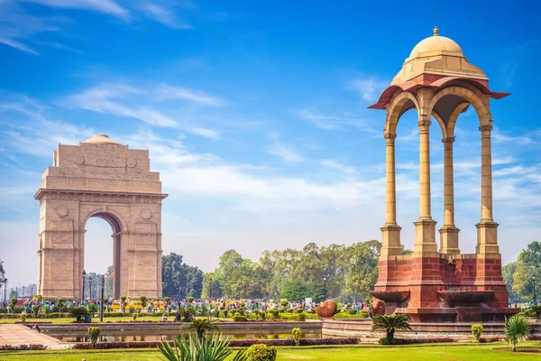 Canopy และ India Gate ในน วเดล ประเทศอ นเด — ภาพถ่ายสต็อก