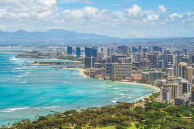 Oahu, Hawaii, ABD 'deki Pırlanta Kafa Dağı' ndan Honolulu 'ya.