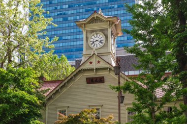 Sapporo saat kulesi, eski Tarım Koleji, Sapporo, Hokkaido, Japonya. Çeviri: döğüş sanatları salonu