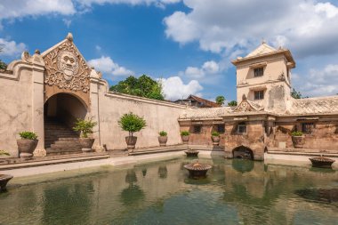 Taman Sari Su Kalesi, Endonezya 'daki Yogyakarta Sultanlığının eski kraliyet bahçesi.