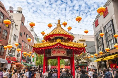 9 Ekim 2023: Nankin machi, 1868 yılında Japonya 'nın Kobe kentinde kurulmuş bir mahalledir. Yüzden fazla Çin restoranı, dükkanı ve Çin Lord Guan tapınağı var..