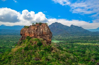 Sigirya, nam-ı diğer aslan kayası, Sri Lanka 'daki antik bir kale.