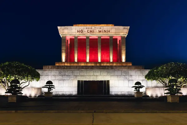 stock image Ho Chi Minh Mausoleum, the resting place of Vietnamese revolutionary leader and President, in Hanoi, Vietnam. Translation: President Ho Chi Minh.