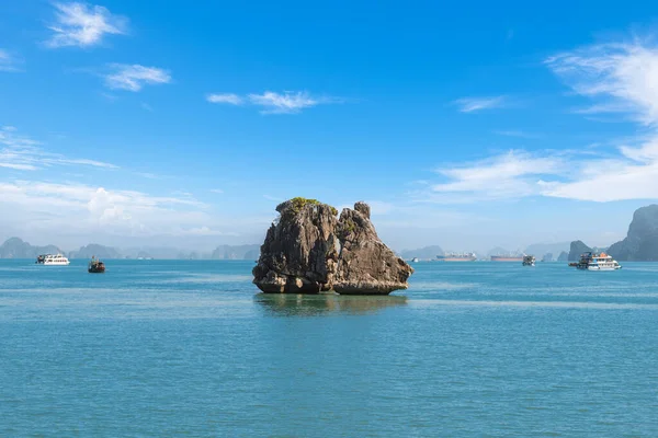 Пейзаж Целующихся Куриных Камней Заливе Халонг Вьетнаме — стоковое фото