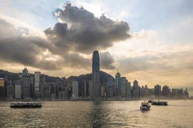 Hong Kong, Çin 'deki Viktorya Limanı ve Hong Kong Adası manzarası.