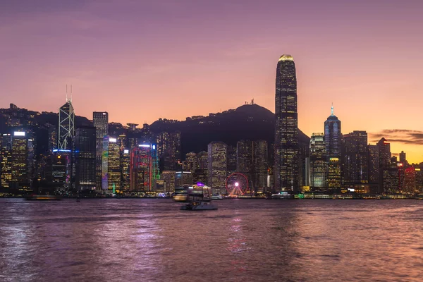 中国香港维多利亚港与香港岛的夜景 — 图库照片