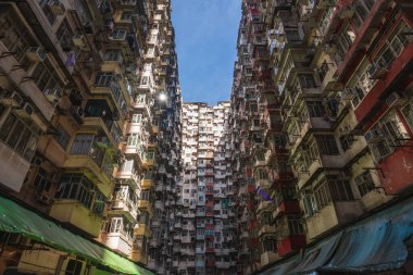 Canavar Binası, Hong Kong, Çin 'de birbirine bağlı beş binadan oluşan bir grup.