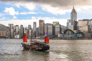 Hong Kong, Çin 'de Victoria Limanı' nda faaliyet gösteren bir Çin hurdası.