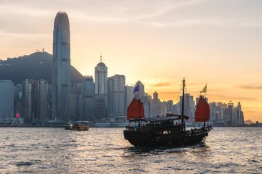 Hong Kong, Çin 'de Victoria Limanı' nda faaliyet gösteren bir Çin hurdası.