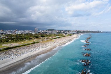 Pasifik Sahil Parkı 'nın kıyı şeridi, namı diğer Nanbin Parkı, Tayvan Hualien şehrinde.