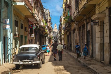 29 Ekim 2019: Küba 'daki eski Havana caddesi. Eski Havana UNESCO Dünya Mirası Listesi 16 Kasım 1519 'da Havana Körfezi' nin doğal limanında kurulmuştur..