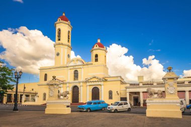 Cienfuegos Katedrali Jose Marti Park 'ta Cienfuegos, Küba' nın merkezinde.