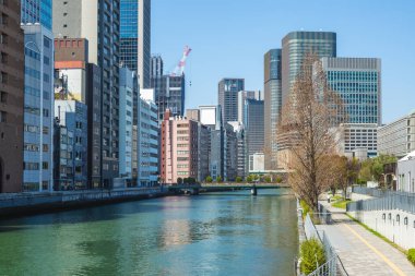 Nakanoshima, Japonya 'nın Osaka şehrindeki Kyu Yodo nehrinde bir kumsal.
