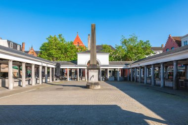 Vismarkt, Belçika 'nın Bruges kentindeki Groenerei Kanalı' nda bulunan balık pazarı.