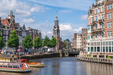 Munttoren ya da Munt, Hollanda 'nın Amsterdam kentindeki Muntplein Meydanı' nda bulunan Naneli Kule.