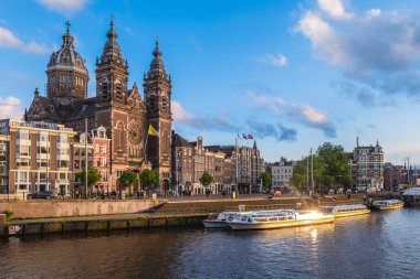 Hollanda, Amsterdam 'daki Old Center bölgesinde bulunan Aziz Niklas Bazilikası