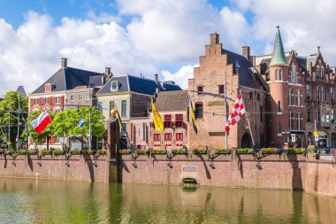 Gevangenpoort, Hollanda 'nın Lahey kentindeki Buitenhof' da eski bir kapı ve ortaçağ hapishanesi.