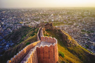 Rajasthan 'ın başkenti Jaipur' un Hindistan 'daki Nahargarh Kalesi üzerindeki manzarası.