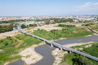 Tayvan 'ın Yunlin ilçesindeki Huwei kasabasındaki Heritage Steel Köprüsü' nün hava görüntüsü.