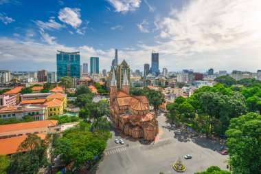 Notre Dame Katedrali Saigon Bazilikası, Ho Chi Minh City, Vietnam 'daki kırmızı kilise.