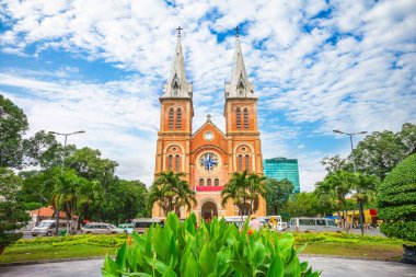 Notre Dame Katedrali Saigon Bazilikası, Ho Chi Minh City, Vietnam 'daki kırmızı kilise.