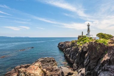 Japonya, Kyushu 'daki Satsuma Yarımadası' nın en güneyindeki Cape Nagasakibana 'daki deniz feneri.