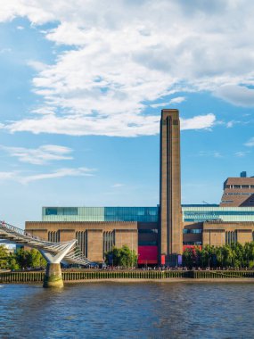 Thames Nehri 'nin güney kıyısının manzarası, Londra, İngiltere