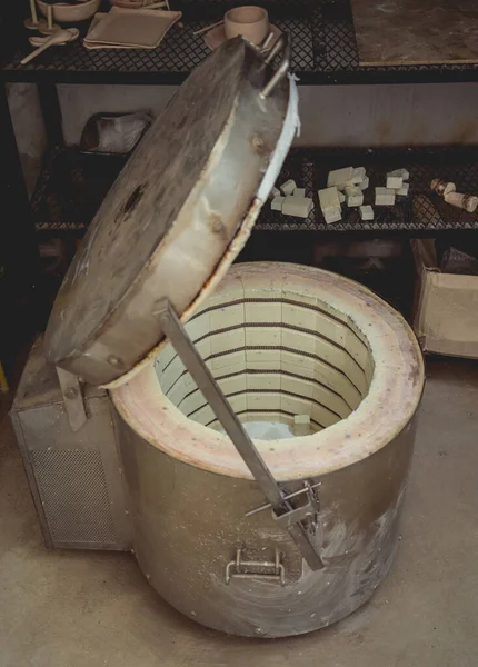 Приглушительная Печь Обжига Керамики Керамической Мастерской — стоковое фото