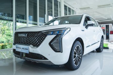 PHUKET, THAILAND - AUGUST 09, 2022: Cars in showroom of dealership Great Wall.