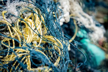 Kullanılan balık ağlarının ayrıntılı görünümü ve arkaplanı.