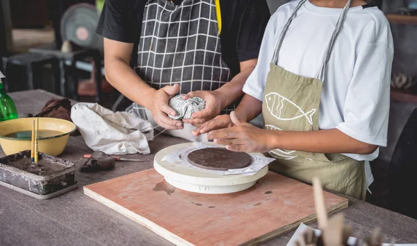粘土製品作りの大ワークショップのマスタークラス — ストック写真