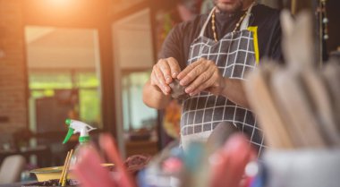 Kil ürünleri üzerine büyük atölye çalışması..