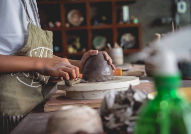 Kil ürünleri üzerine büyük atölye çalışması..