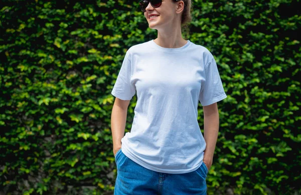 흰색빈 티셔츠를 — 스톡 사진