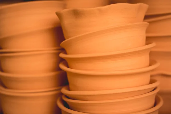 Piatti Ceramica Sul Tavolo Officina — Foto Stock