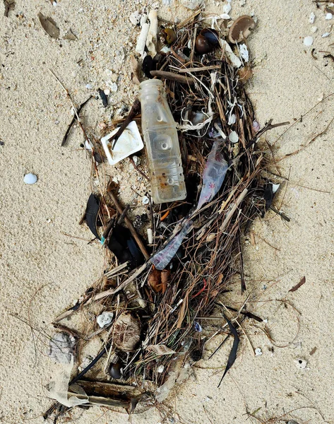 Plastik Und Andere Abfälle Schmutzigen Strand — Stockfoto