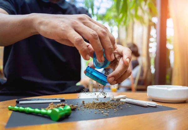 Young Man Making Cigarettes Medical Marijuana — Stock Photo, Image