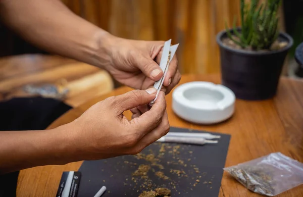 Young Man Making Cigarettes Medical Marijuana — Stock Photo, Image